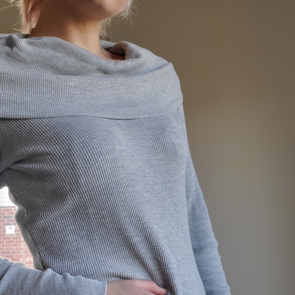 Grey Waffle Turtle Neck - Picture 6 of 6